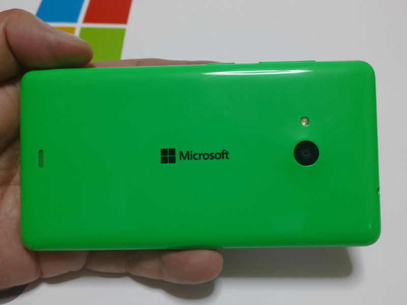 背面ももちろんNokiaではなくMicrosoft
