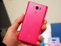 4.5インチIGZO、コンパクトなハイスペック「AQUOS SERIE mini SHV31