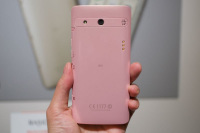 au初のシニア向けスマホ「BASIO KYV32」 - ケータイ Watch