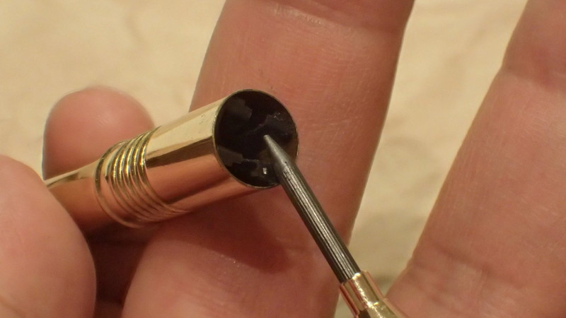 内部にある斜めの4面の壁で芯先が綺麗に円錐形に削れる仕組みだ