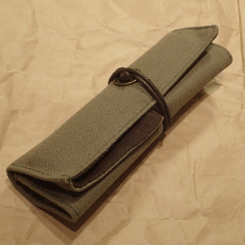 くるくると丸めると極めてコンパクトで手触りも優しく、是非揃えたくなるアイテムだ