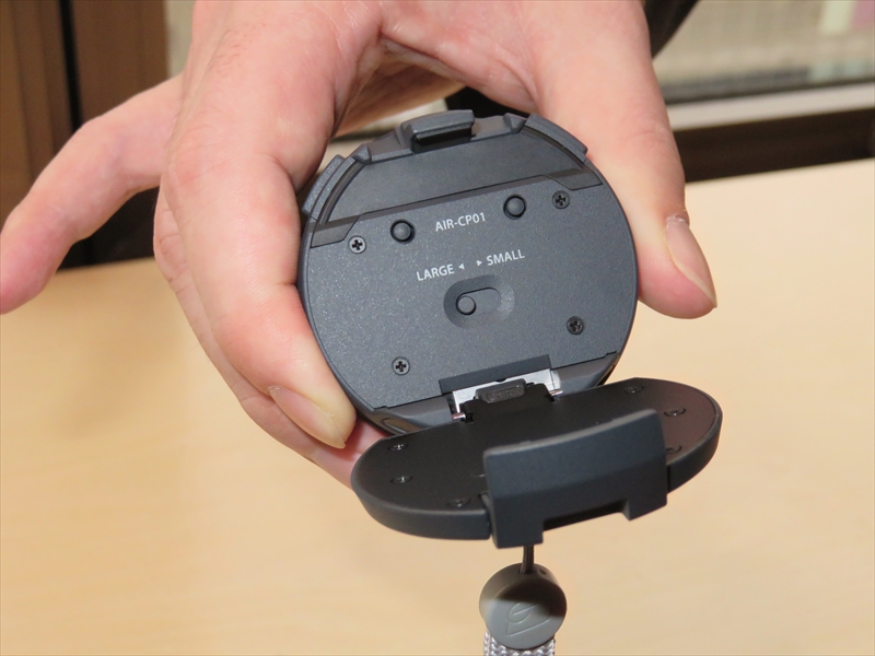 スマートフォンの大きさにあわせて固定できる