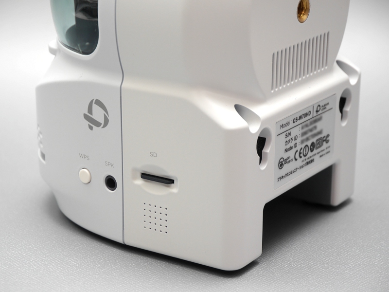 側面に挿入したmicroSDカード、もしくはLAN上に設置されたNASへの録画が可能