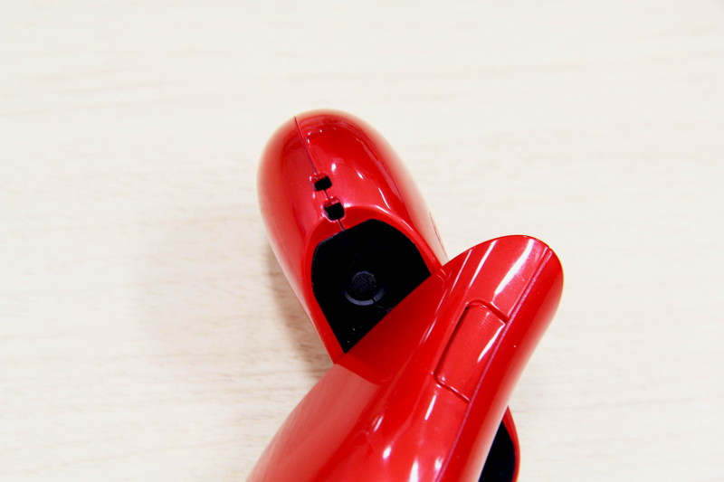 電源ボタンは断面に