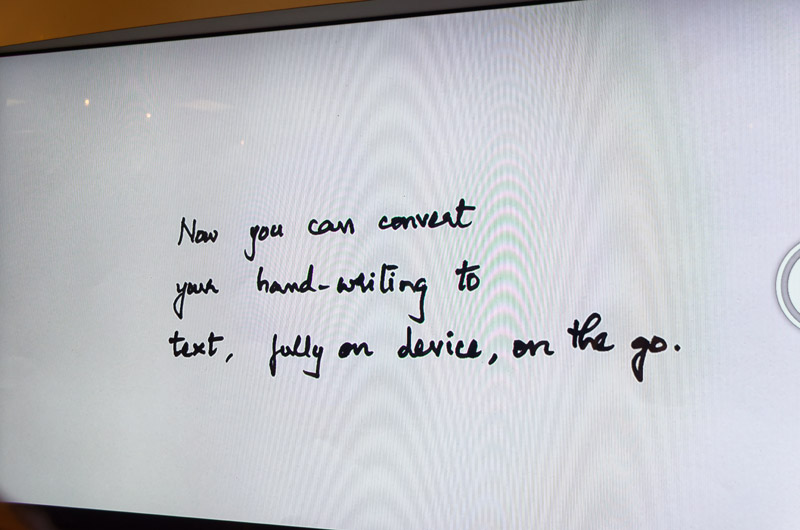 手書きの英文を対象に認識処理。意図しているであろう文字を正確に再現した