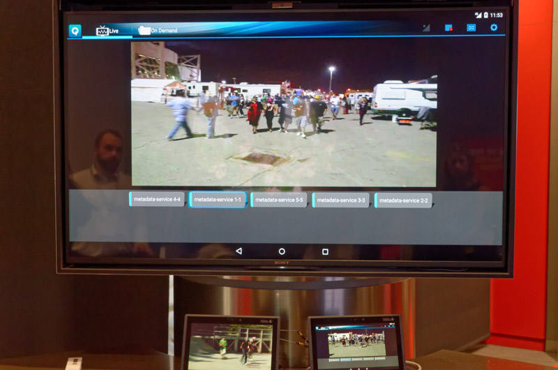 隣の部屋から送出しているLTE Broadcastによる電波を実際に受信して再生する様子