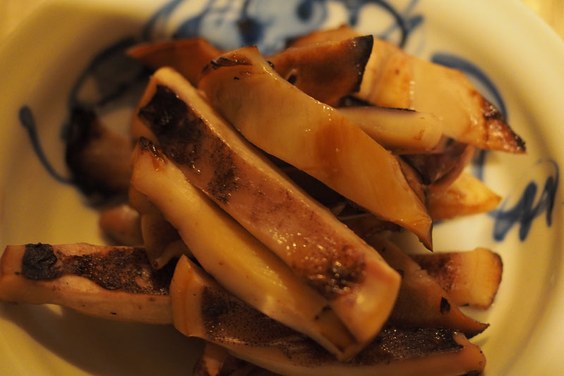食べ物も本来の色に近いです。影が出ないあたりも好印象。
