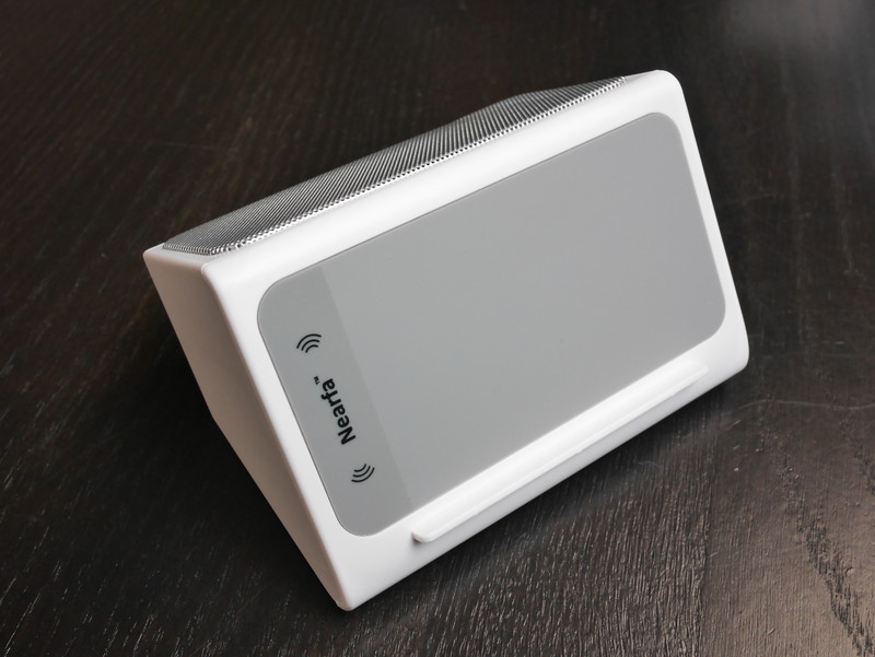 NearFAセンサーの位置がわかるようにシールが貼られている