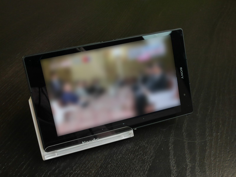 動画を楽しむ時はこの置き方がしっくりくる