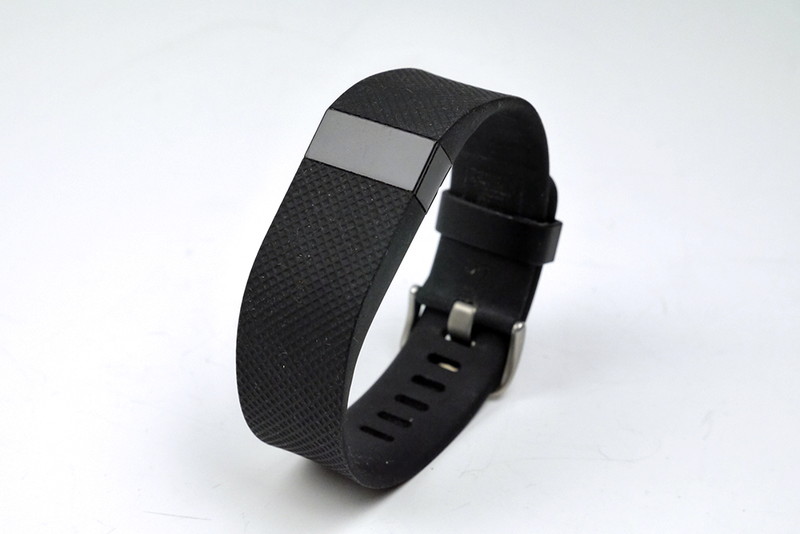 筆者が選んだのはLサイズ。バンドは端までしっかり固定できる構造なので、巻くと外れにくく、かなりピッタリと装着することができる