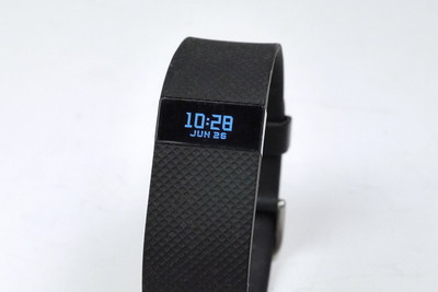 fitbit  chargeHR. 心拍数+アクティビティリストバンド Fitbit、24時間心拍数を測り続けるリストバンド「Charge HR」4月