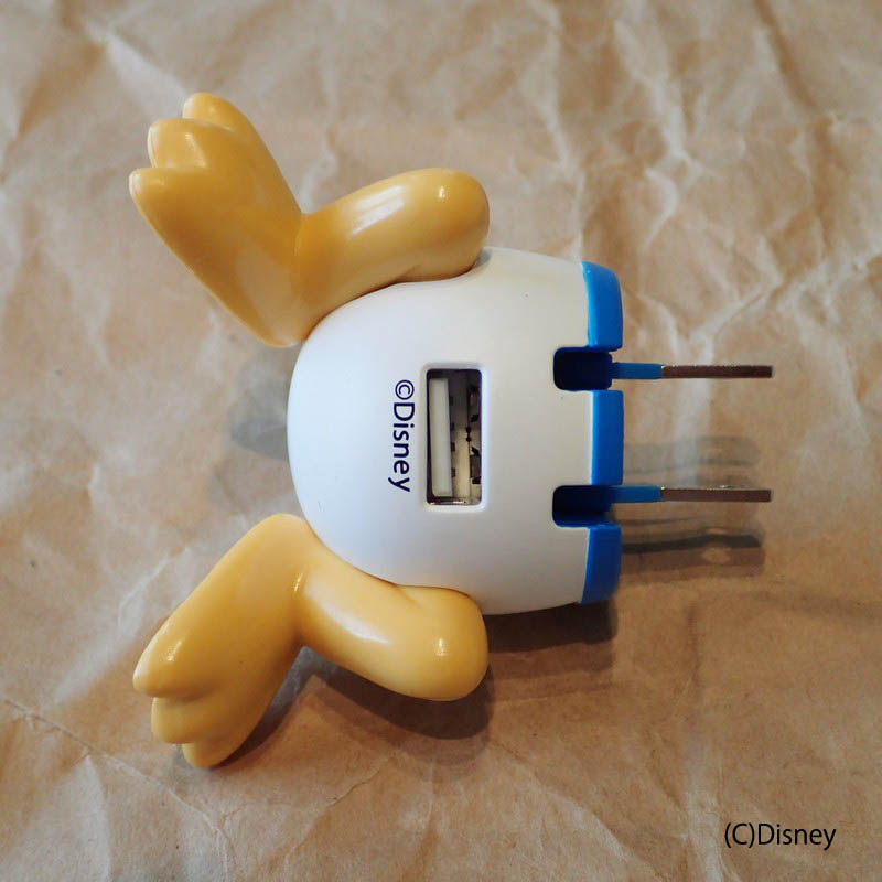 ディズニーの人気キャラクター、ドナルドダックがACアダプターになった