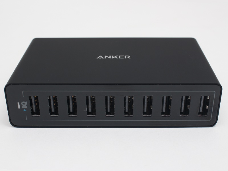 ドーンと10ポートのAnker PowerPort 10。カラバリは黒のみ