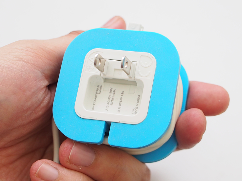 アタッチメントをつけたままでも充電できる。スペースがあるところでは、外さず使ってもいい