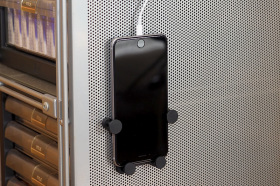 マグネット系グッズを鋭意使用中 ケータイ Watch Watch