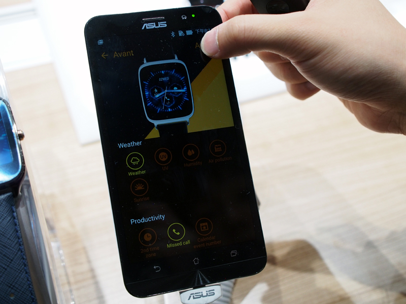 ウォッチフェイスが豊富に用意されており、表示項目のカスタマイズも可能