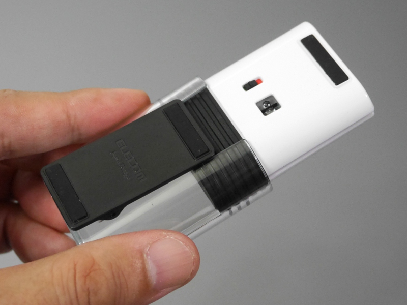 裏面。クリップがソールの役目を果たしている