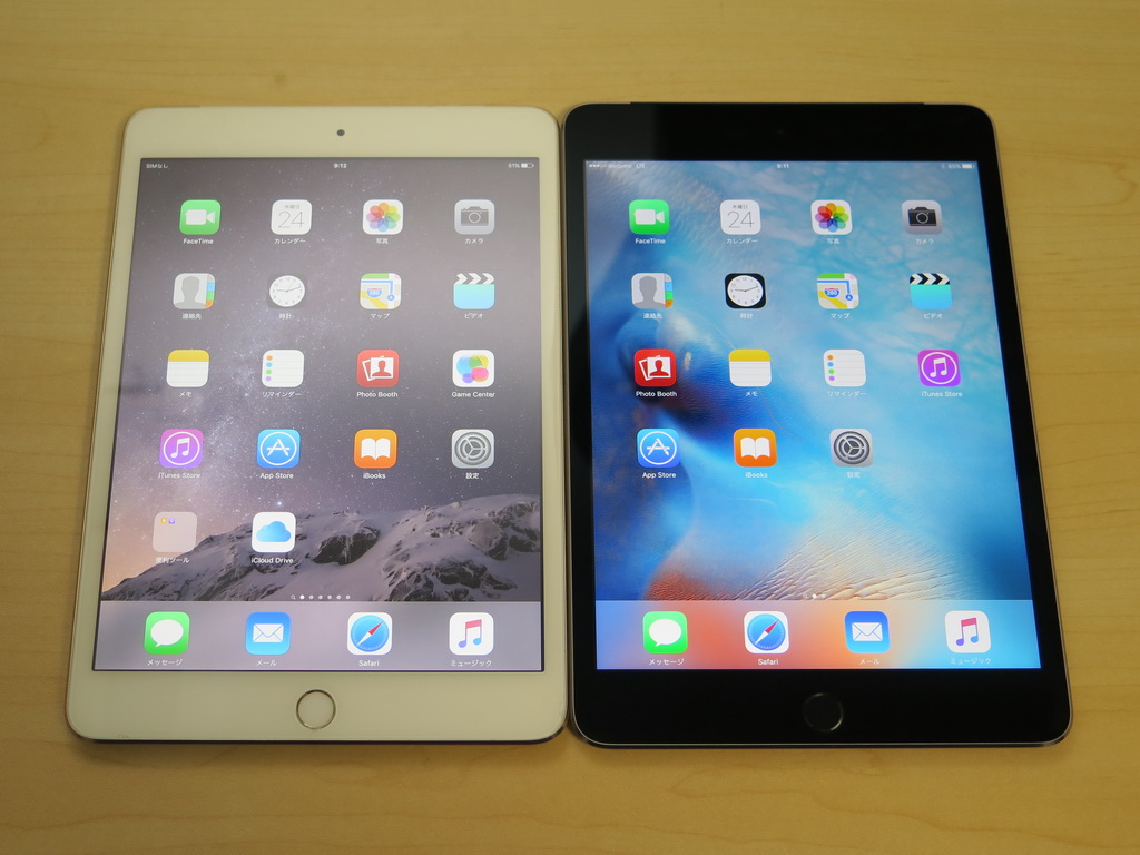 正面から見たときの印象はほとんど変わらないiPad mini 3（左）とiPad mini 4（右）。