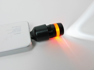 モバイルバッテリーを本格派のライトに変える「USB LED LIGHT ZOOM