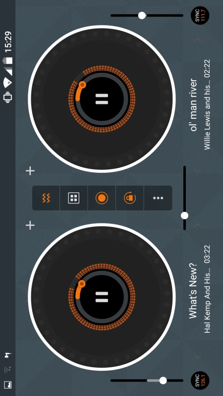 通常の音楽再生のほか、DJプレイを楽しめる