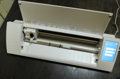 さまざまな素材に対応したカッティングマシーン「silhoutte CAMEO 2