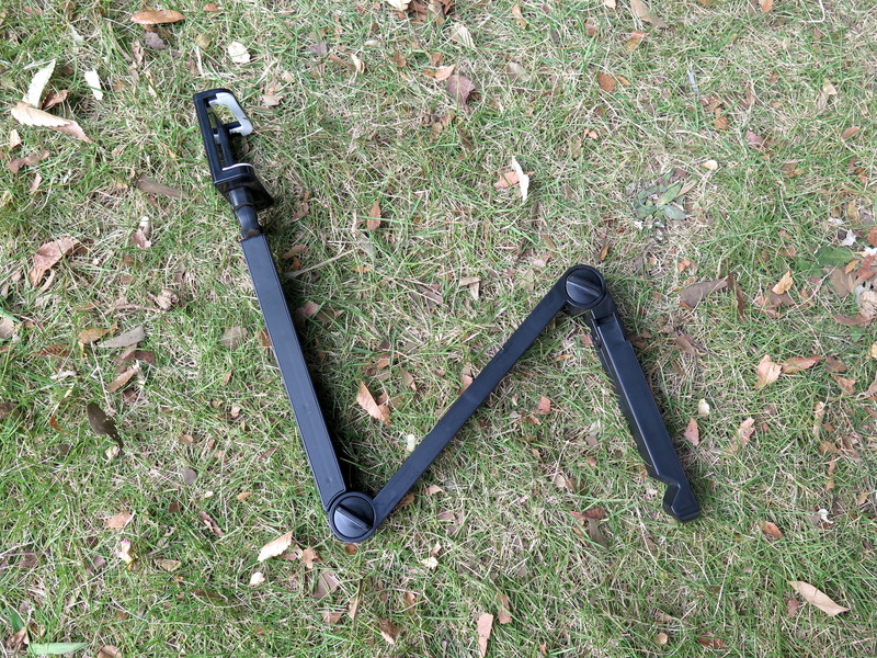 折りたたみ式のスティックを伸ばすことで長さを調節可能