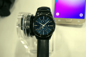 サムスンのスマートウォッチ「Gear S2/S2 classic」国内登場、ドコモと