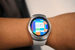 サムスンのスマートウォッチ「Gear S2/S2 classic」国内登場、ドコモと