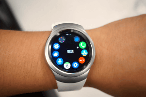 サムスンのスマートウォッチ「Gear S2/S2 classic」国内登場、ドコモと