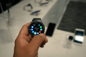 サムスンのスマートウォッチ「Gear S2/S2 classic」国内登場、ドコモと