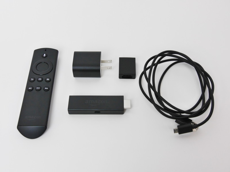 microUSBケーブルや電源アダプター、延長用HDMIコネクターも付属。HDMIケーブルは別売