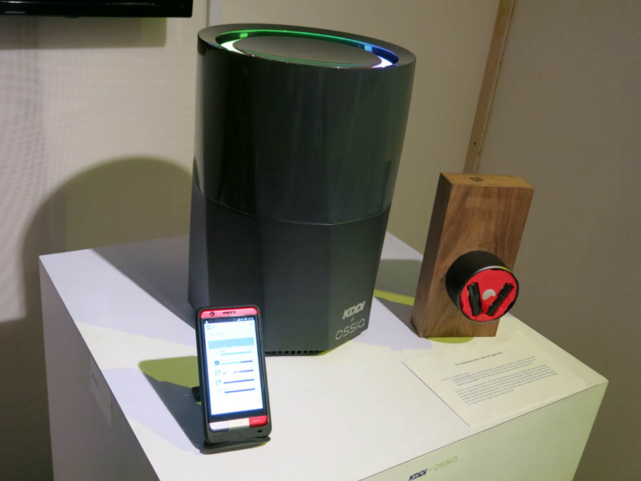 今回のデモ環境。中央の黒い円筒が送電ステーション