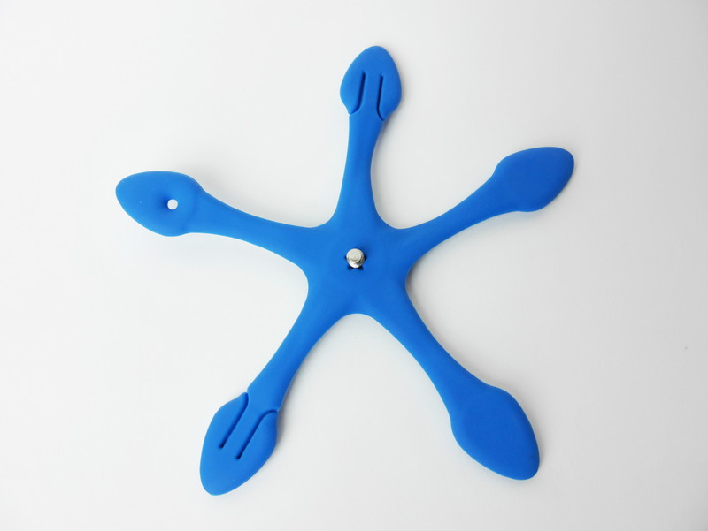 5本脚でトライポッドとはイカに（一眼レフカメラ用は三本脚）