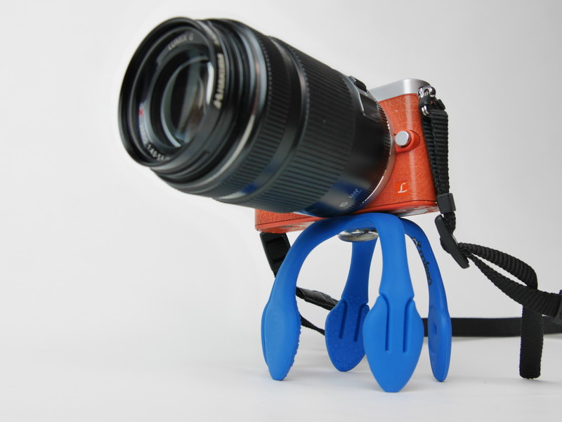 ちょっと不安定になるが、“つま先立ち”させ、高さを確保しながら固定もできる