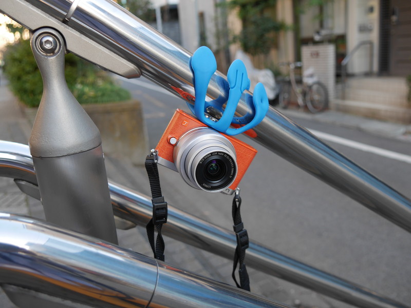 手すりから吊るしてみるなど、いろんなところに巻き付けてみたくなる