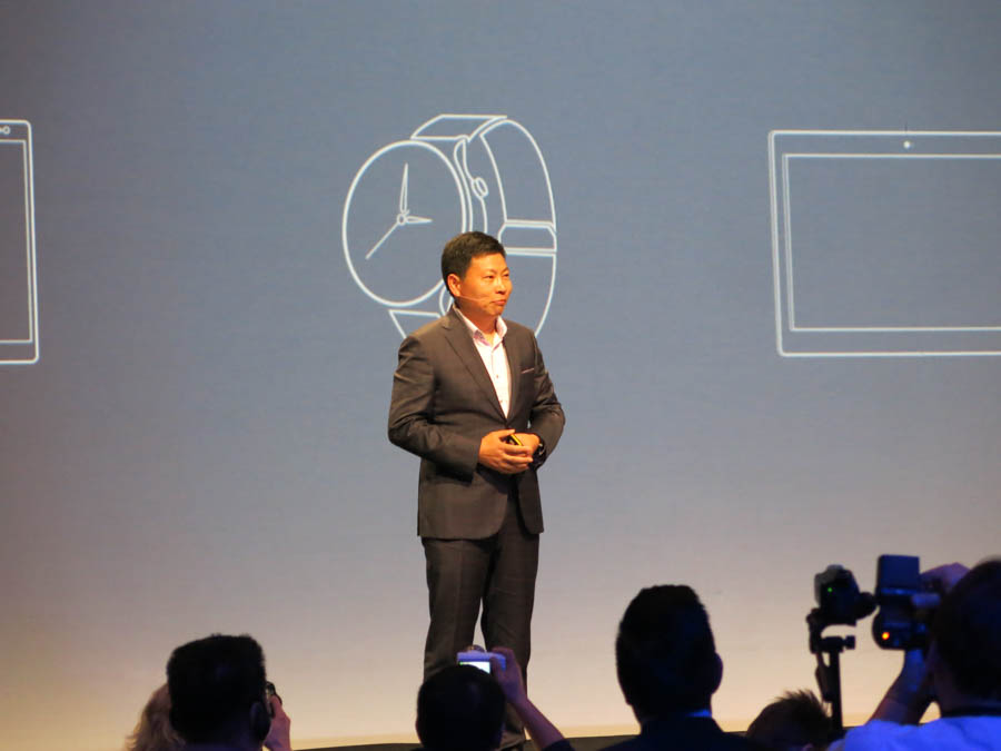 発表会に登壇したファーウェイのConsumer Business GroupのRichard Yu氏