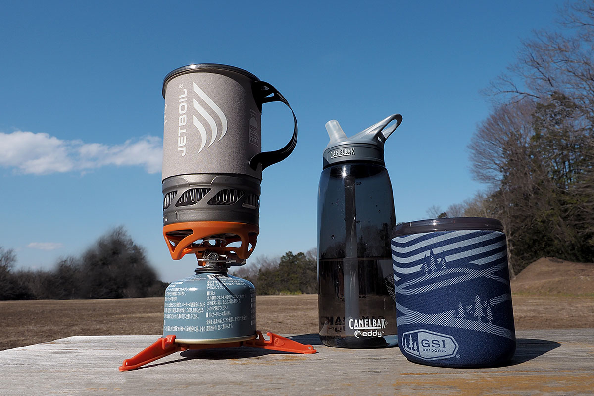 とても面白いけどなかなか紹介する機会がなかった、というモノも積極的に紹介していきたいと思います。写真は「ジェットボイル」という効率の良い屋外用バーナーです。