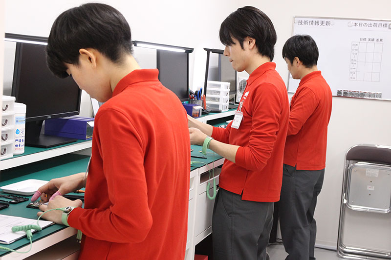 バックヤードでの修理の様子