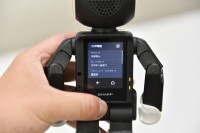 シャープ「RoBoHoN」（ロボホン）、税別19万8000円で5月26日発売