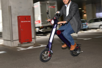 公道走行可能な折りたたみ型電動バイク「UPQ BIKE me01」、税別