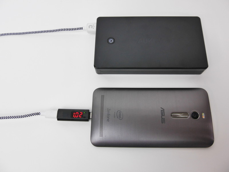 接続するデバイスによって出力を自動調整するとうたうモバイルバッテリーが、本当にそんなことをしてくれているのかどうか調べるのにも使える