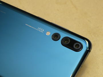 ドコモ、トリプルカメラの「HUAWEI P20 Pro HW-01K」を6月15日