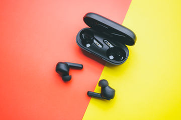 Microsoft Surface Earbuds ワイヤレスイヤホン New Microsoft Surface Earbuds : Amazon.ca: Electronics