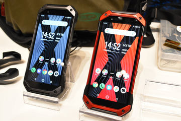 写真で見る「TORQUE 5G」「TORQUE 5G Coleman LIMITED