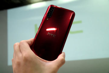 HTC Desire 22 pro」サルサ・レッド、22日発売 - ケータイ Watch