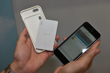 ドコモの「おサイフケータイ ジャケット」、iDが利用可能に