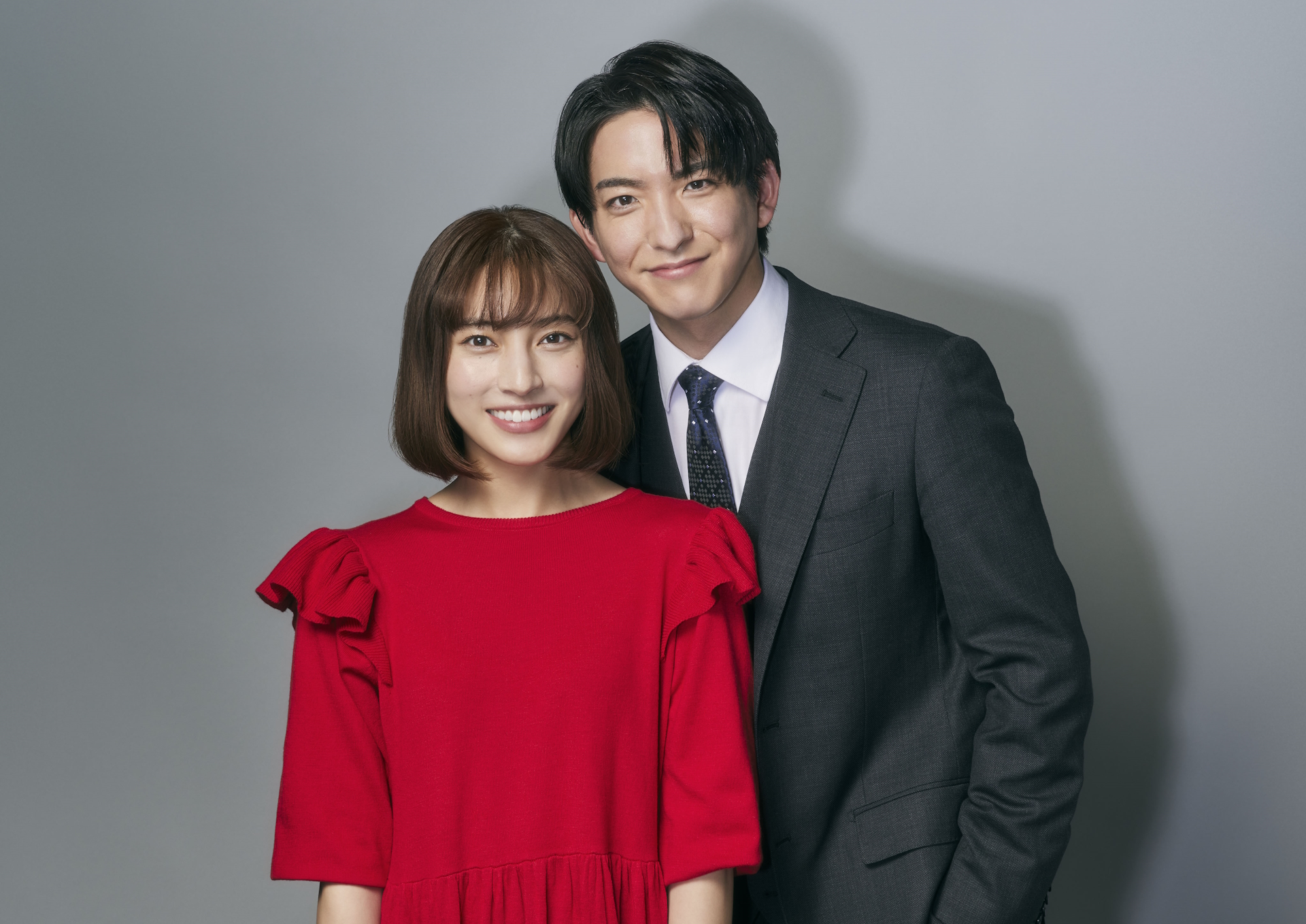 森川奈津実役の久保田紗友さんと⼀条稜英役の前田公輝さん