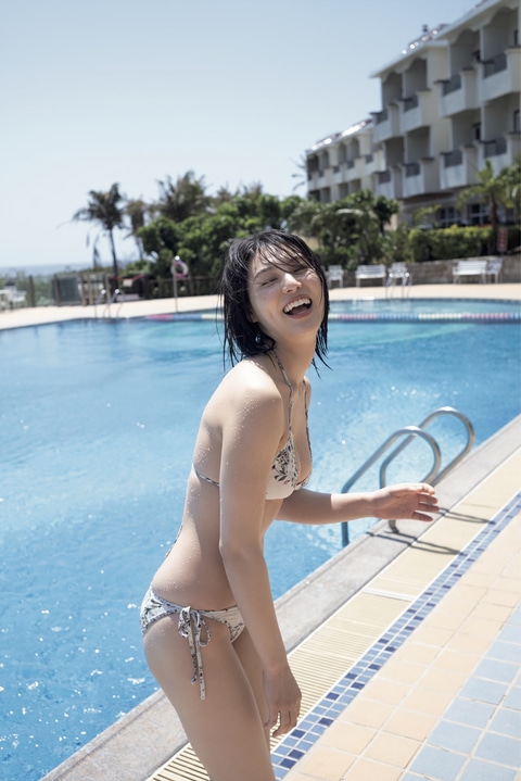 相楽伊織ファースト写真集 『浮泳夢』 直筆サイン入り 相楽伊織ファースト写真集 『浮泳夢』 | 相楽 伊織, 佐藤 裕之