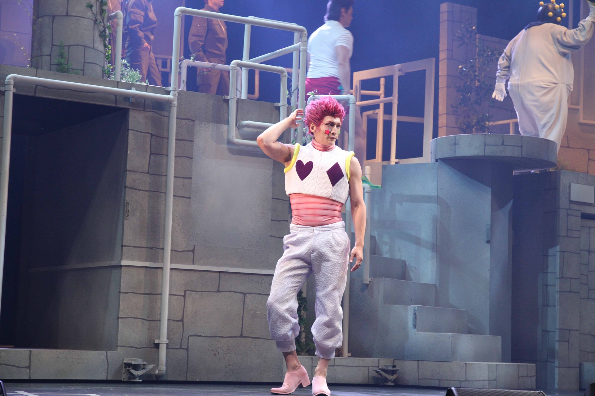 ヒソカとレイザーのボールの応酬も手に汗を握る