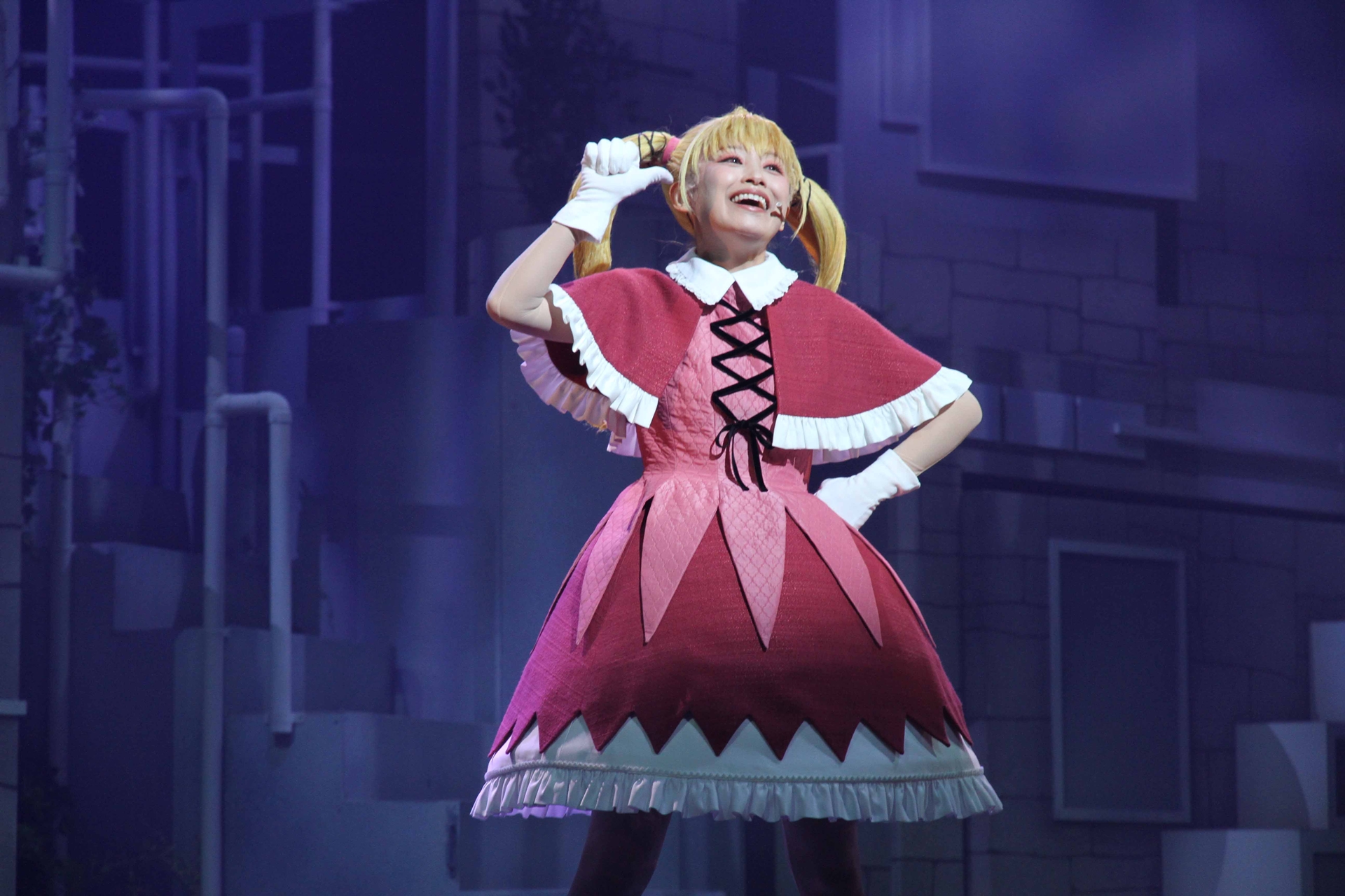 ビスケ扮する高橋愛の歌唱力が光る